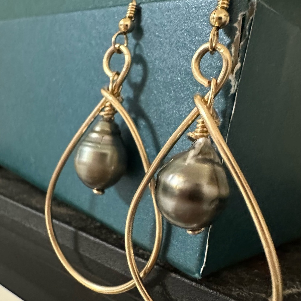 14k Goldfill earrings with authentic Tahitian pearls - Picture 2 of 3